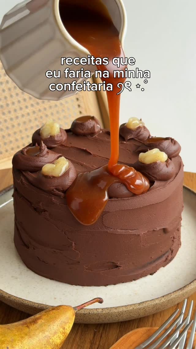 Bolo de Chocolate com Pêra e Caramelo